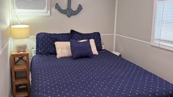1 bedroom, bed sheets