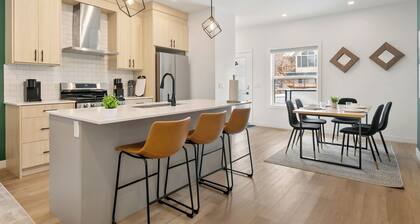 Three Sisters Villas | 9BD 6BA | 7 mins DT |20 ppl