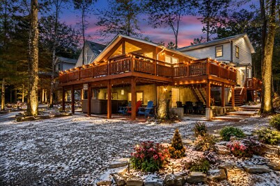 Beachfront Villa with Stunning Lake Views, Huge Deck, Hot Tub, Game Room