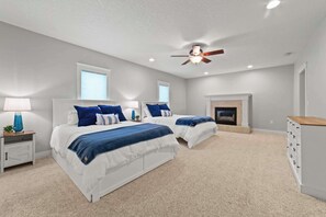 3 bedrooms, desk, travel cot, WiFi