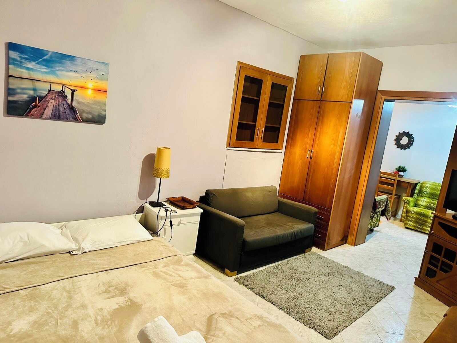 1 غرفة نوم ومكواة/لوح كي وواي فاي مجانًا وملاءات أسرّة