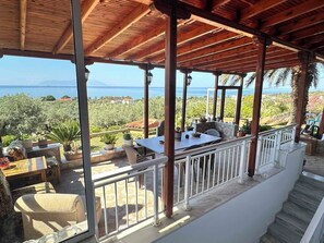 屋外ダイニングエリア