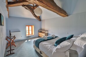 5 bedrooms, iron/ironing board, Internet, bed sheets - Private estate with swimming pool, garden & open spaces - Up to 12 guests (Bréville)