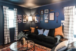 スマートテレビ、暖炉、ステレオ