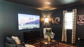 Smart TV, fireplace, stereo