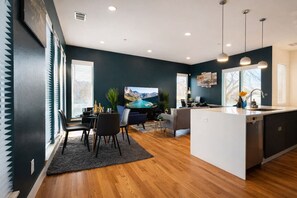 Interior - Trendy 3BR I Parking I Workspace (Dallas)