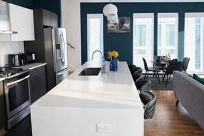 Microwave, dishwasher, coffee/tea maker, toaster - Trendy 3BR I Parking I Workspace (Dallas)