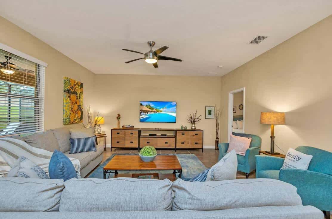 Fernseher, Videospiele, DVD-Player, Tischfußball