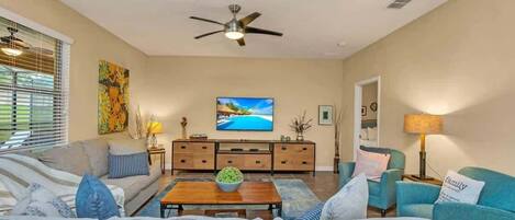 Televisión, videojuegos, reproductor de DVD, futbolito