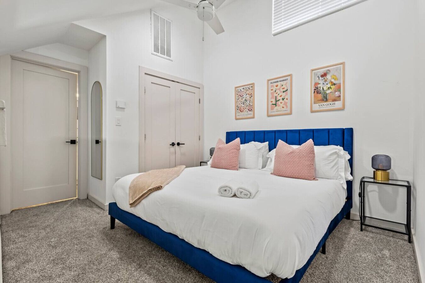 デスク、アイロン / アイロン台、WiFi、ベッドシーツ