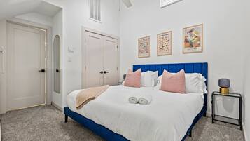 Desk, iron/ironing board, WiFi, bed sheets