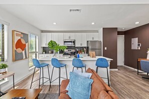 Interior - Modern King Loft | Oak Lawn + DT + Hospitals (Dallas)