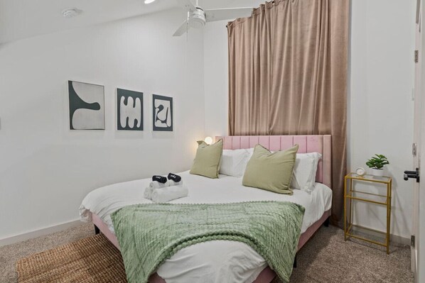 Fer et planche à repasser, Wi-Fi, literie fournie