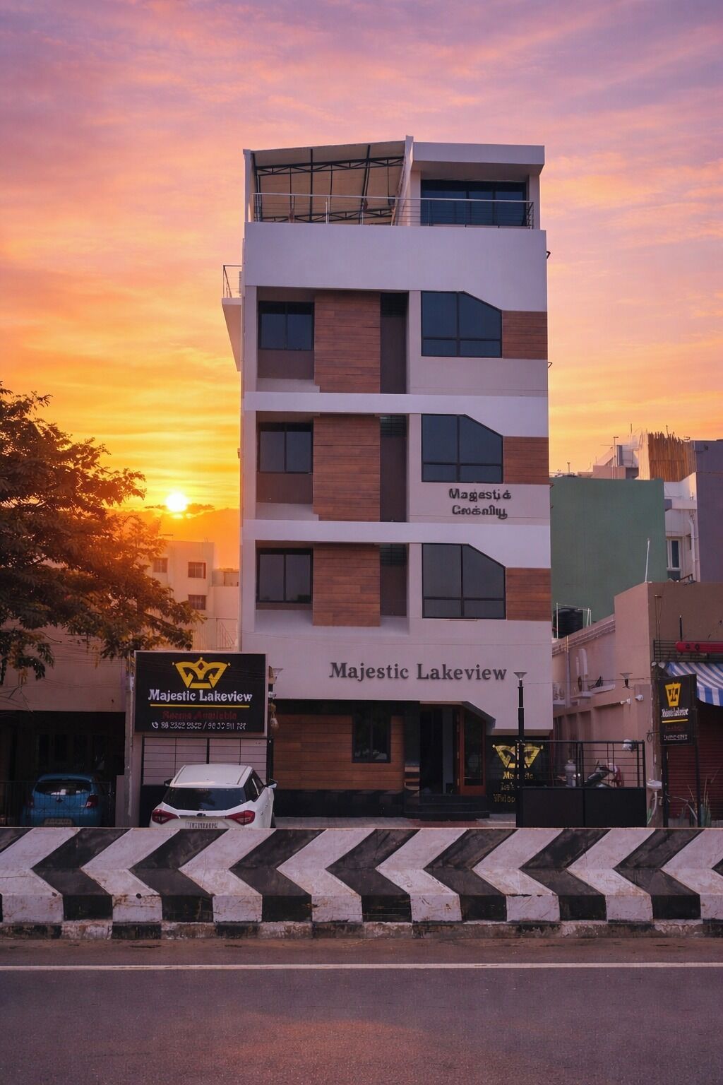 Una scrivania, Wi-Fi gratuito