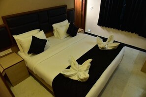 Executive Room, Lake View | Desk, free WiFi - Majestic Lakeview (Madurai)