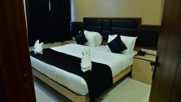 Executive Room, Lake View | Desk, free WiFi
