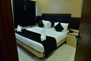 Executive-huone, järvinäköala | Työpöytä, äänieristys, ilmainen Wi-Fi