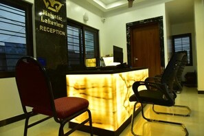Lobby - Majestic Lakeview (Madurai)