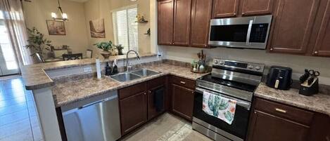 Mikrowelle, Ofen, Herdplatte, Geschirrspüler