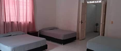 Family Room | Free WiFi, bed sheets