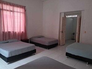 Family Room | Free WiFi, bed sheets - Hotel Pelman (Palmira)