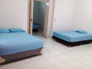 Family Room | Free WiFi, bed sheets - Hotel Pelman (Palmira)