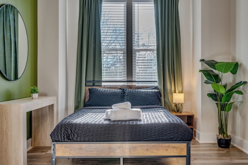 Luxe King 4BR Townhouse in Uptown CLT