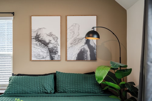 Luxe King 4BR Townhouse in Uptown CLT