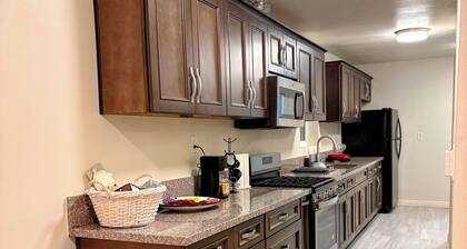 Charming 2-Bedroom Cottage Near City Hall