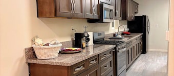 Charming 2-Bedroom Cottage Near City Hall