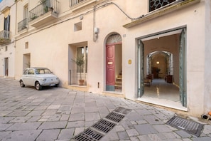 Exterior detail - Boutique Palazzo 'Nardo' with Rooftop Gardens, full AC (Nardò)