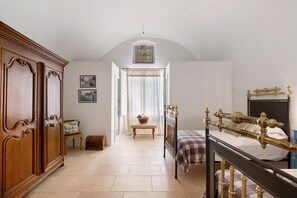 1 bedroom, WiFi, bed sheets - Room 'Nardo House: Matteotti Suite' with Shared Terrace, Wi-Fi and Air Conditioning (Nardò)