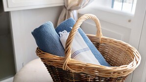 A wicker basket with a handle containing folded towels. - Room 'Nardo House: Matteotti Suite' with Shared Terrace, Wi-Fi and Air Conditioning (Nardò)