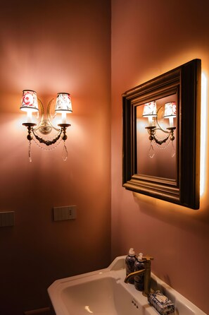 Bruser, hårtørrer, håndklæder