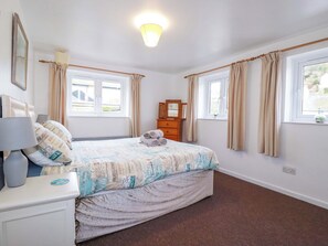1 bedroom, individually decorated, individually furnished, free WiFi - The Penthouse (Looe)