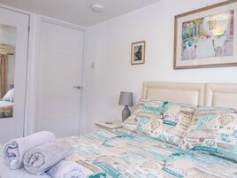 1 bedroom, individually decorated, individually furnished, free WiFi