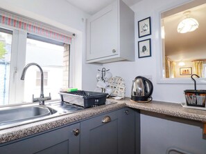 Dishwasher, cookware/dishes/utensils - The Penthouse (Looe)