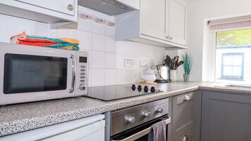 Astianpesukone, keittoastiat/astiat/ruokailuvälineet