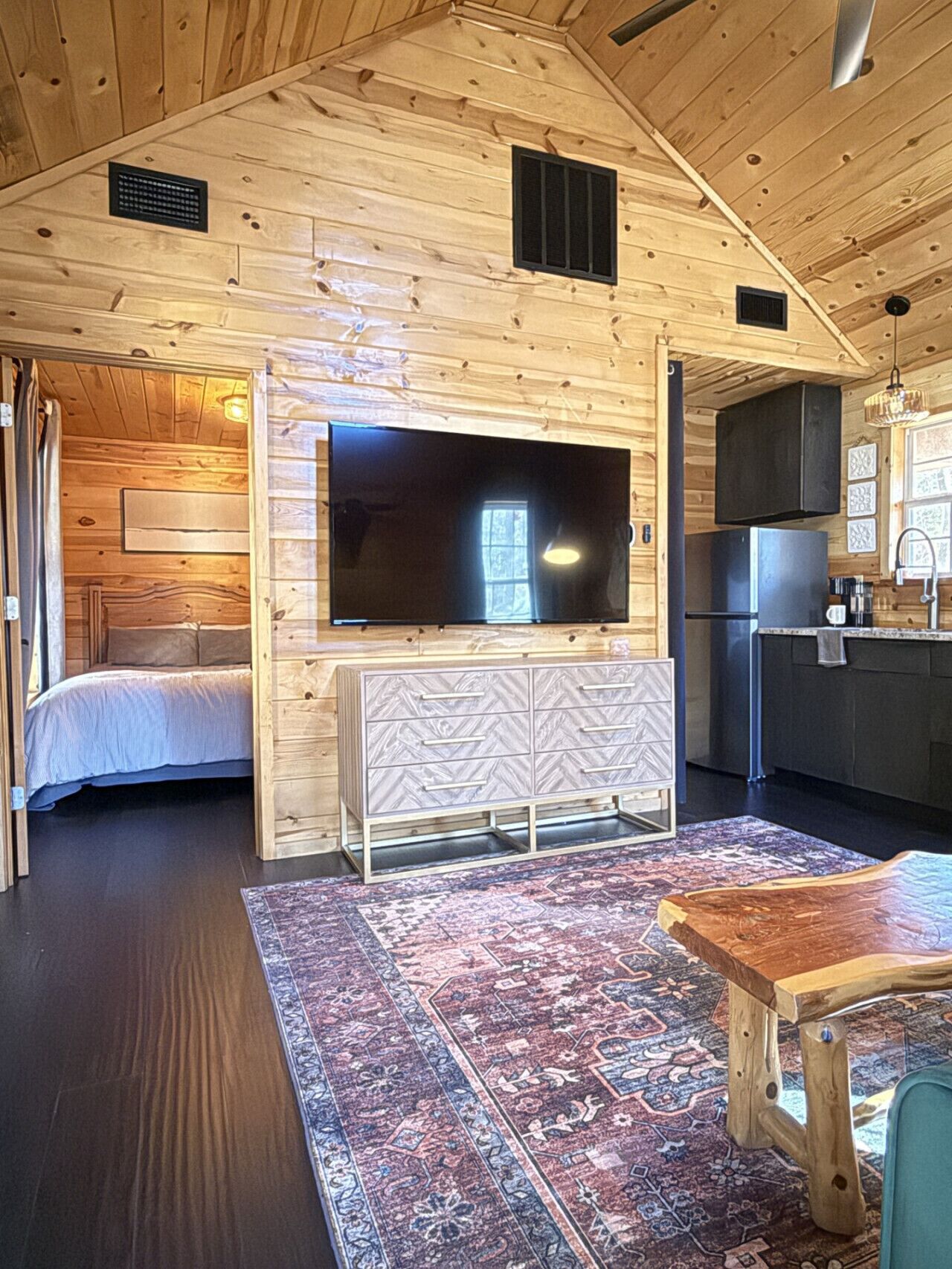 1 bedroom, desk, WiFi, bed sheets