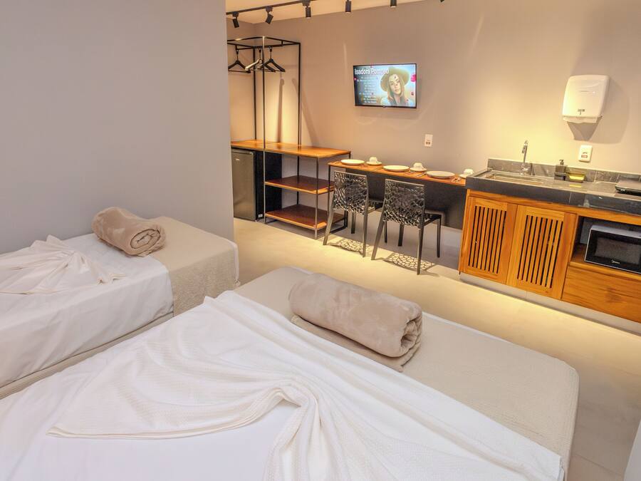 Standard Studio | In-room safe, desk, laptop workspace, blackout drapes