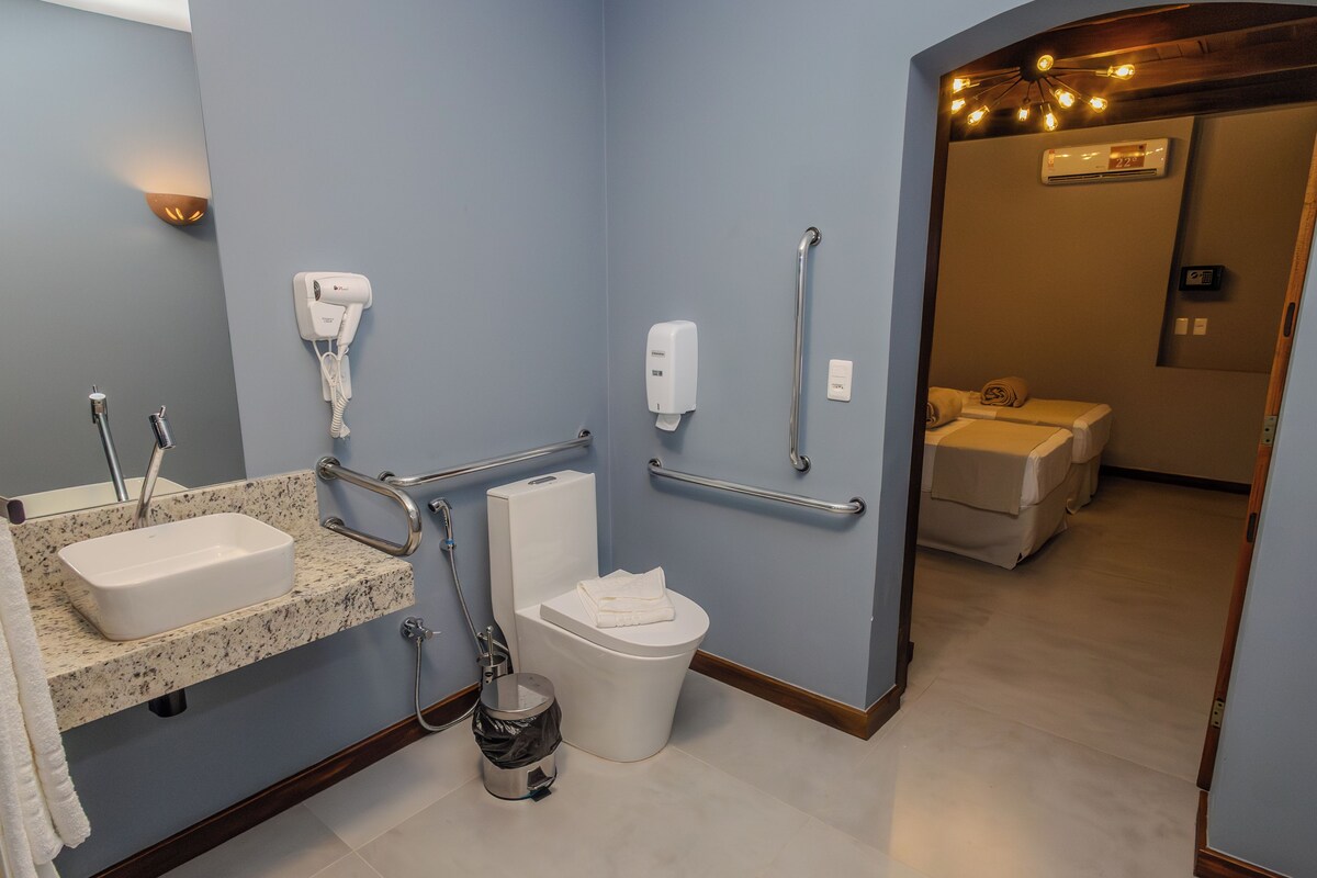 Standard Studio, Accessible | Bathroom | Shower, hair dryer, towels, soap