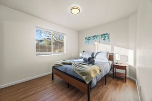 5 chambres, fer et planche à repasser, Wi-Fi, draps fournis