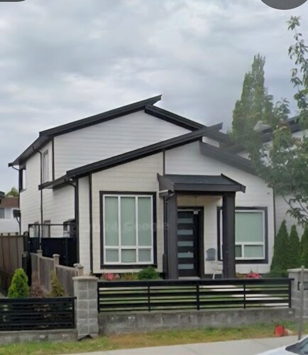 Charming Queen BR Guesthouse in North Burnaby