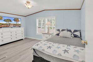 3 bedrooms, iron/ironing board, free WiFi, bed sheets - Easy living lodge, large yard and parking area-heart of Murrells Inlet (Murrells Inlet)