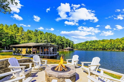 Lakefront on Lake Anna | Dock, Hot Tub, Game Room