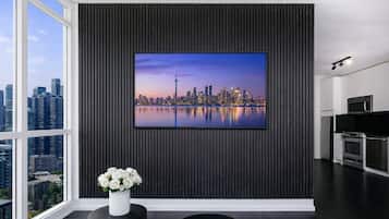 Executive Suite, 1 Queen Bed, Balcony, City View