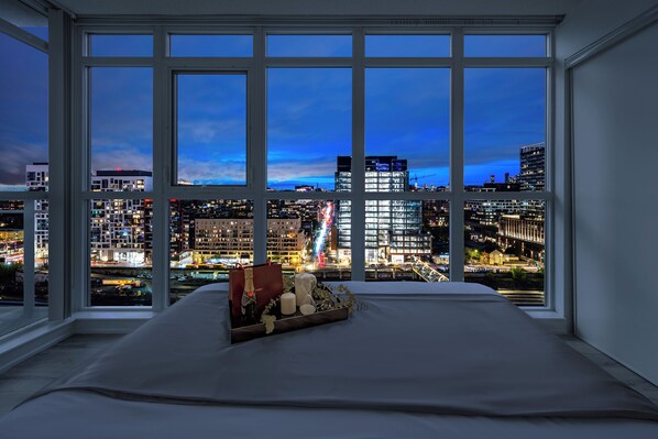 Luxury Suite, 1 Queen Bed, Balcony, City View | Blackout drapes, soundproofing, iron/ironing board, free WiFi - The York Collective (Toronto)