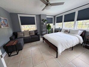 2 bedrooms, iron/ironing board, WiFi, bed sheets - `Palms` Gulf-View Historic Beachside Cottage 2/1 (Indian Rocks Beach)