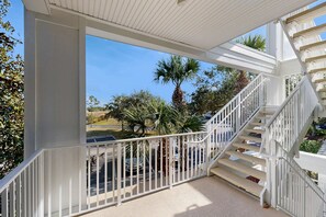 Property grounds - Exclusive Poolside Condo, Sleeps 8 (Davenport)