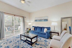TV - Exclusive Poolside Condo, Sleeps 8 (Davenport)